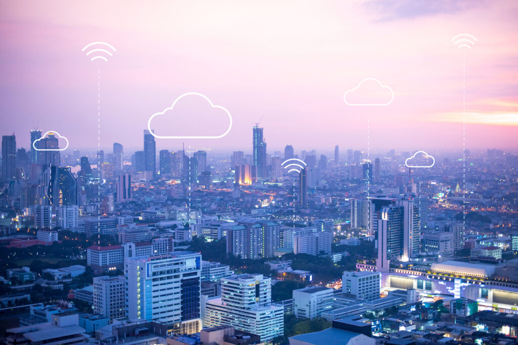 vantaggi e svantaggi del cloud computing: città connessa grazie al cloud